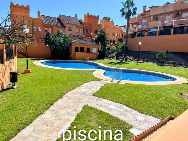 Chalet pareado en calle Pepa Flores González, 66 - Foto 2