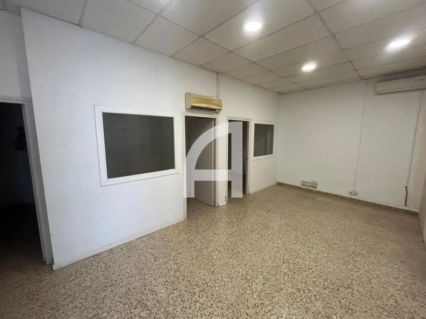 Local comercial en  Carrer de l'Escultor Armengol - Foto 3