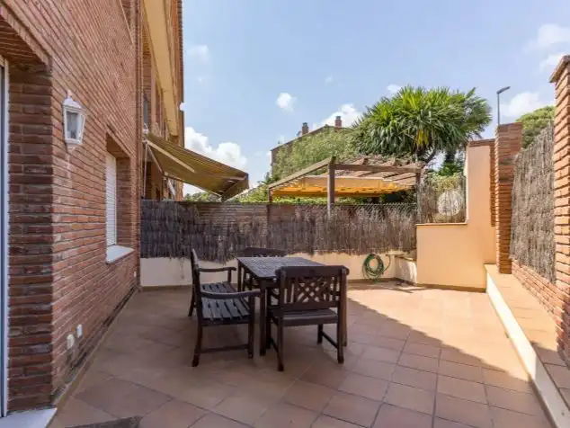 Casa adosada en  Carrer de Lluís Domènech i Montaner 1 - Foto 7