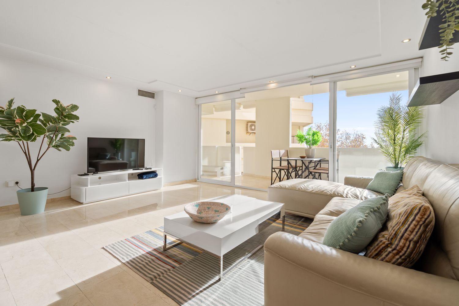 Piso en calle Rafaela Aparicio, 5 - Foto 2