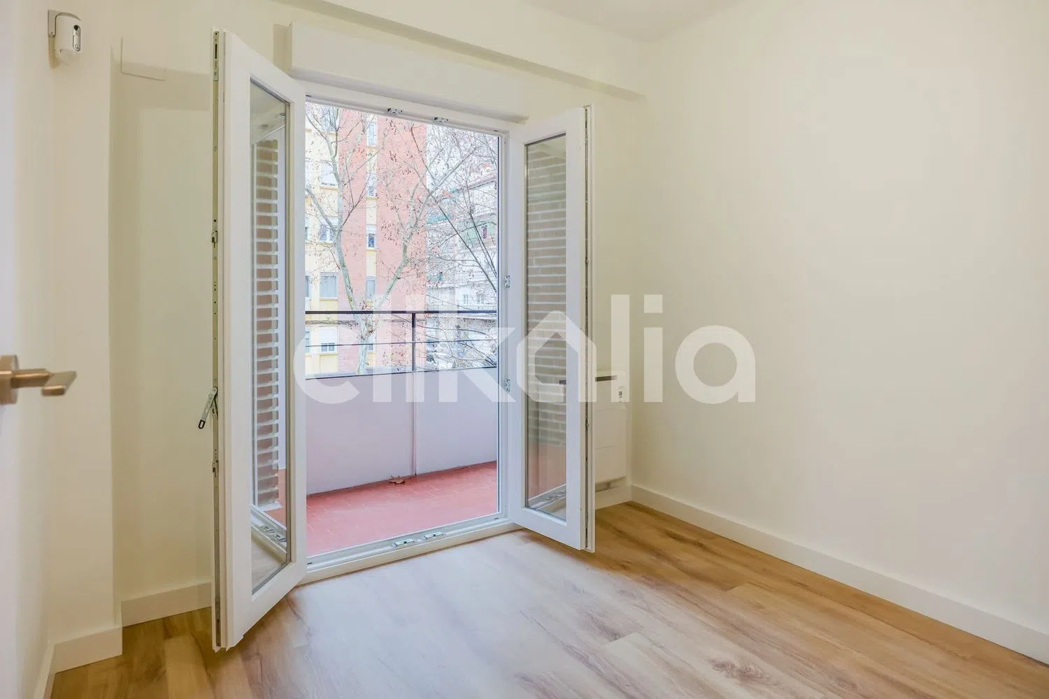 Piso en calle de Sáhara - Foto 1