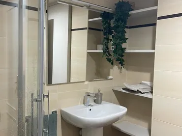 Apartamento en calle Calle Condes de Crespo Rascón 1 - Foto 8
