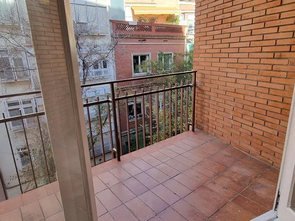 Piso en calle de Praga, 50