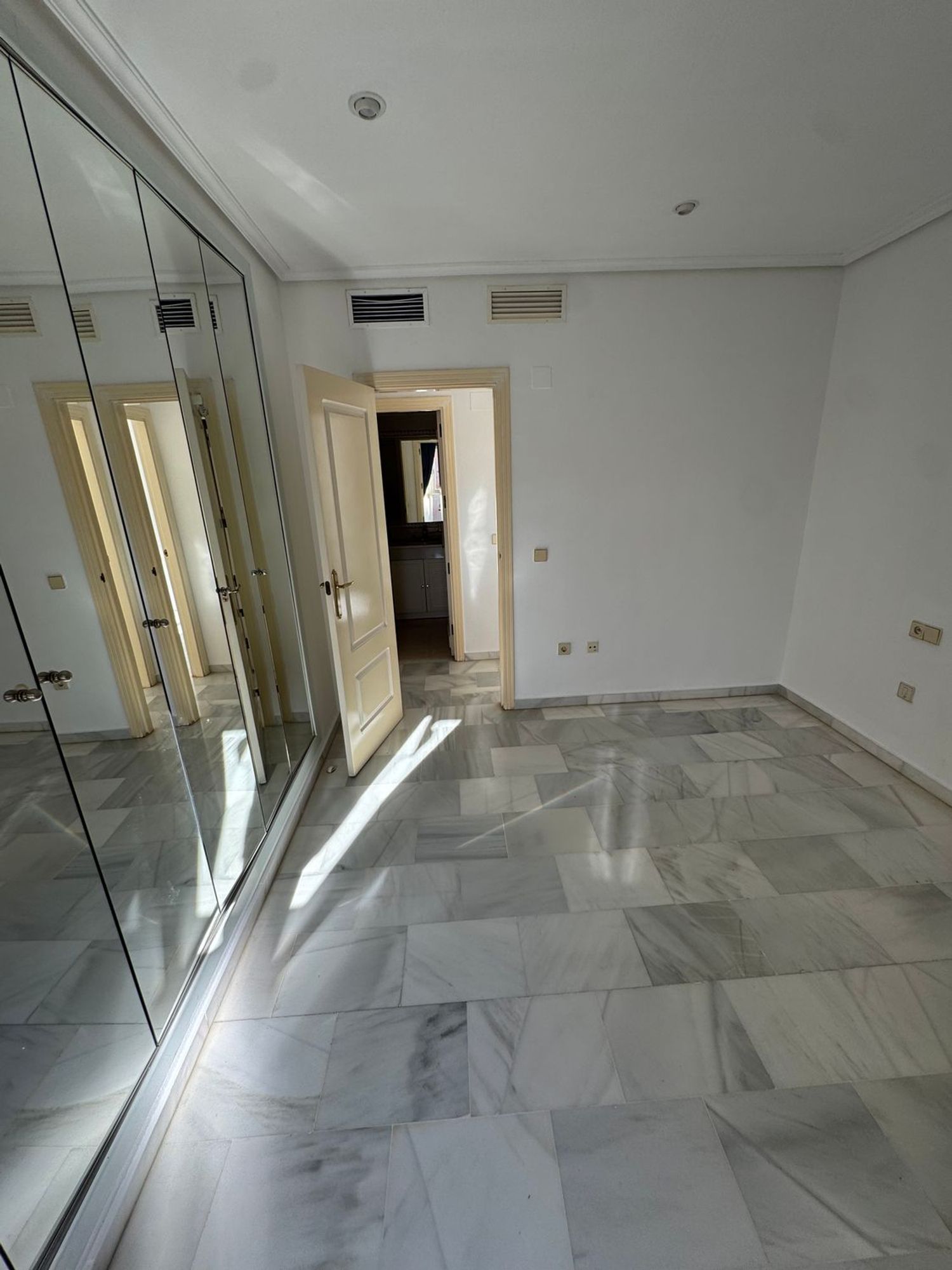 Piso en calle Cueva de Menga, 1 - Foto 5