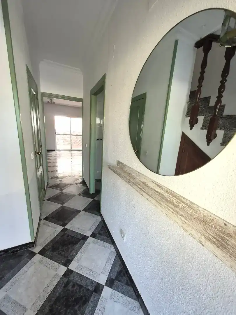 Casa adosada en  Calle Pez Martillo 83 - Foto 2