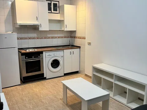 Piso en calle de Uceda, 25