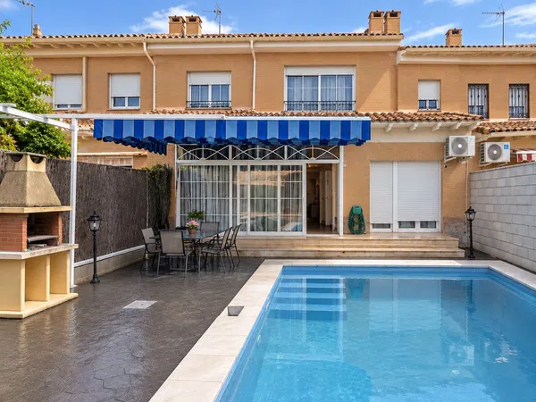 Chalet adosado en Yeles - Foto 1