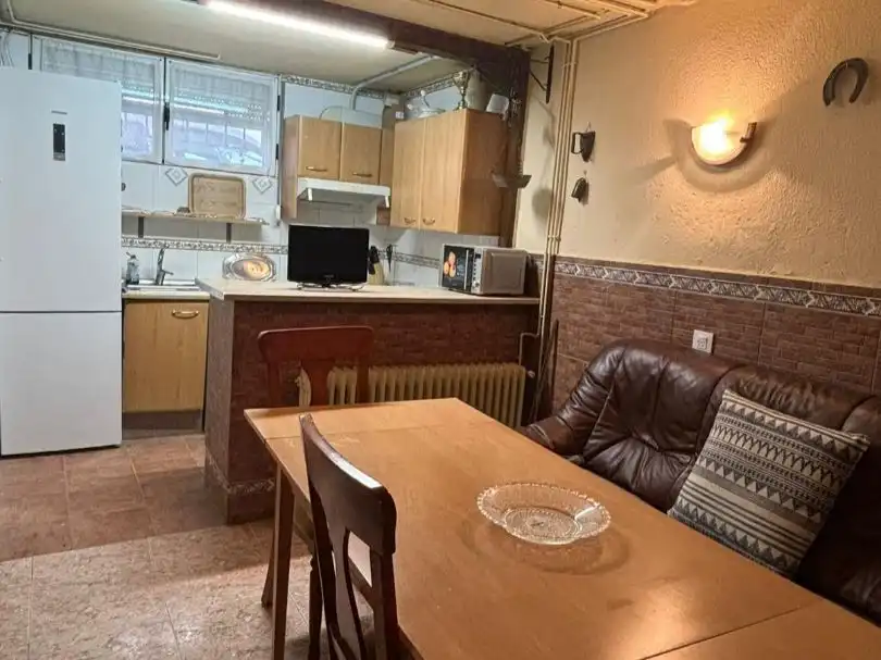 Casa adosada en  Calle Héroe de Cascorro 16 - Foto 3