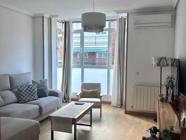 Piso en calle Pegaso, 14