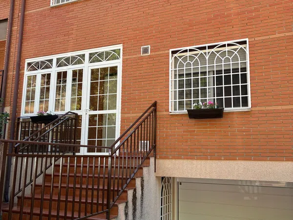Chalet adosado en Calle de la Peñalba, 14 - Foto 2