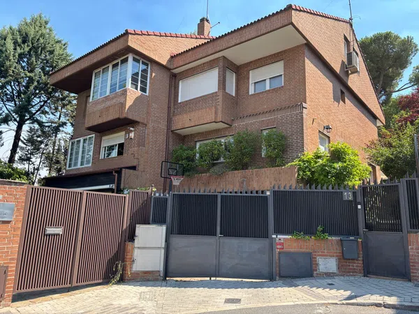 Chalet pareado en Calle Cuatro Pinos, Zona Estación - Foto 1