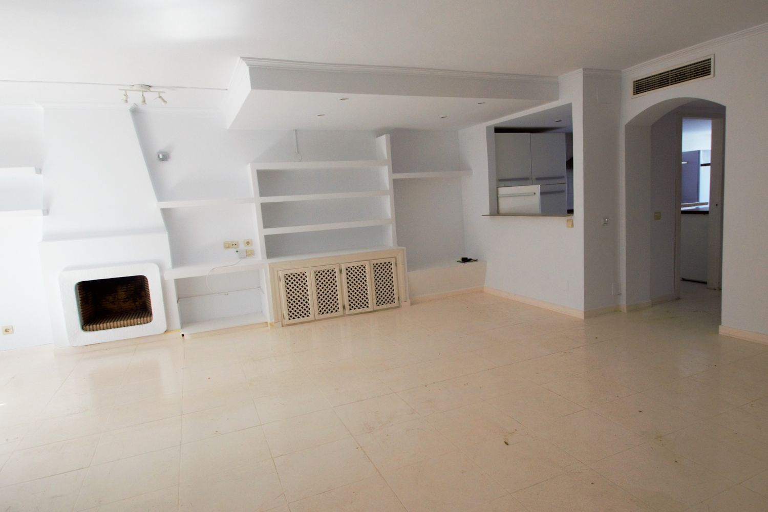 Chalet adosado en Urbanización Marbellamar, 66, La Carolina-Guadalpín - Foto 2