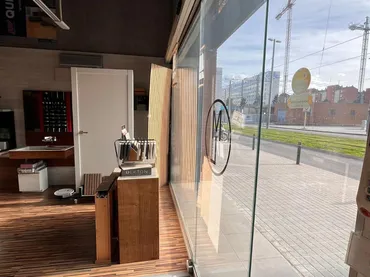 Local comercial en Cornellà de Llobregat - Foto 3