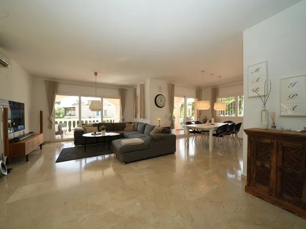 Casa independiente en Urb. villa El Higuerón - Capellanía - Foto 3