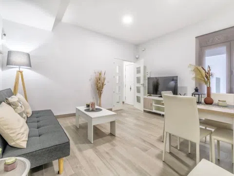 Piso en calle Luis Ponce de León, 11