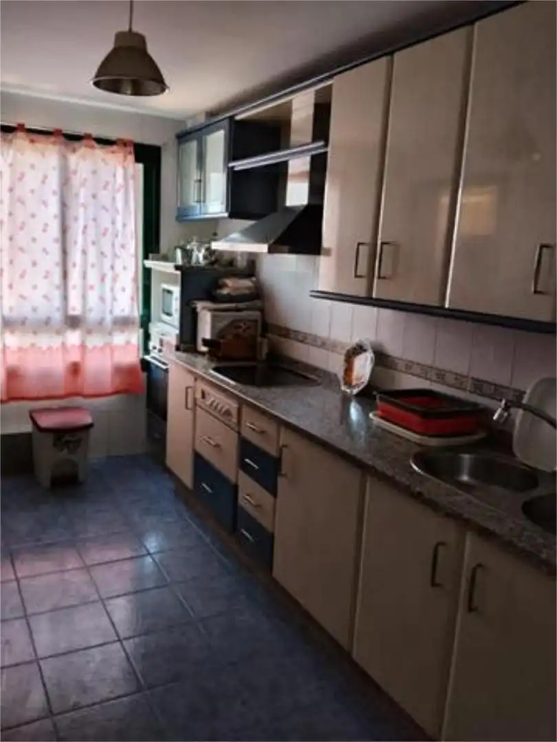Piso en Zona Eroski - Foto 4