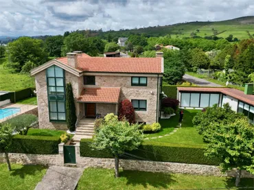 Chalet en Santiago de Compostela - Foto 1