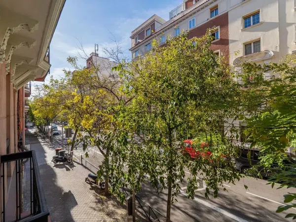 Piso en calle de Vallehermoso, 102