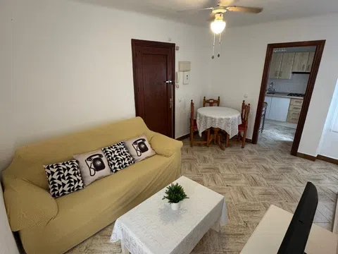 Piso en calle Ana Bernal, 2