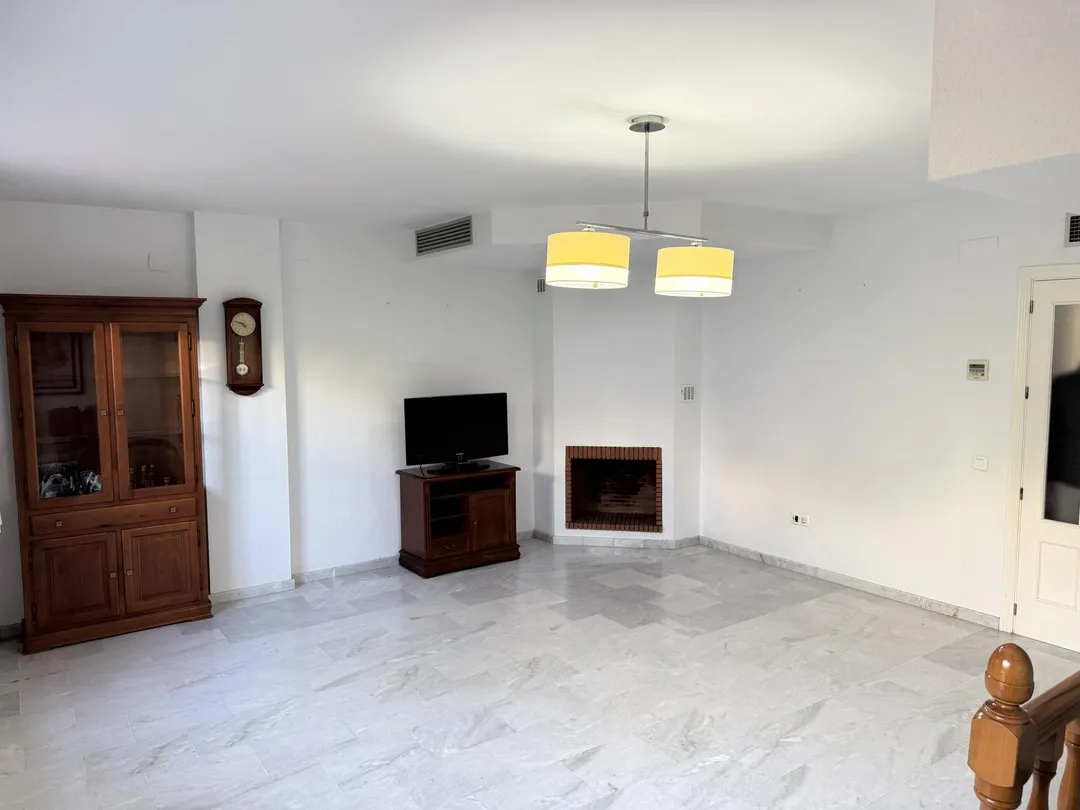 Casa adosada en Dos Hermanas - Foto 3