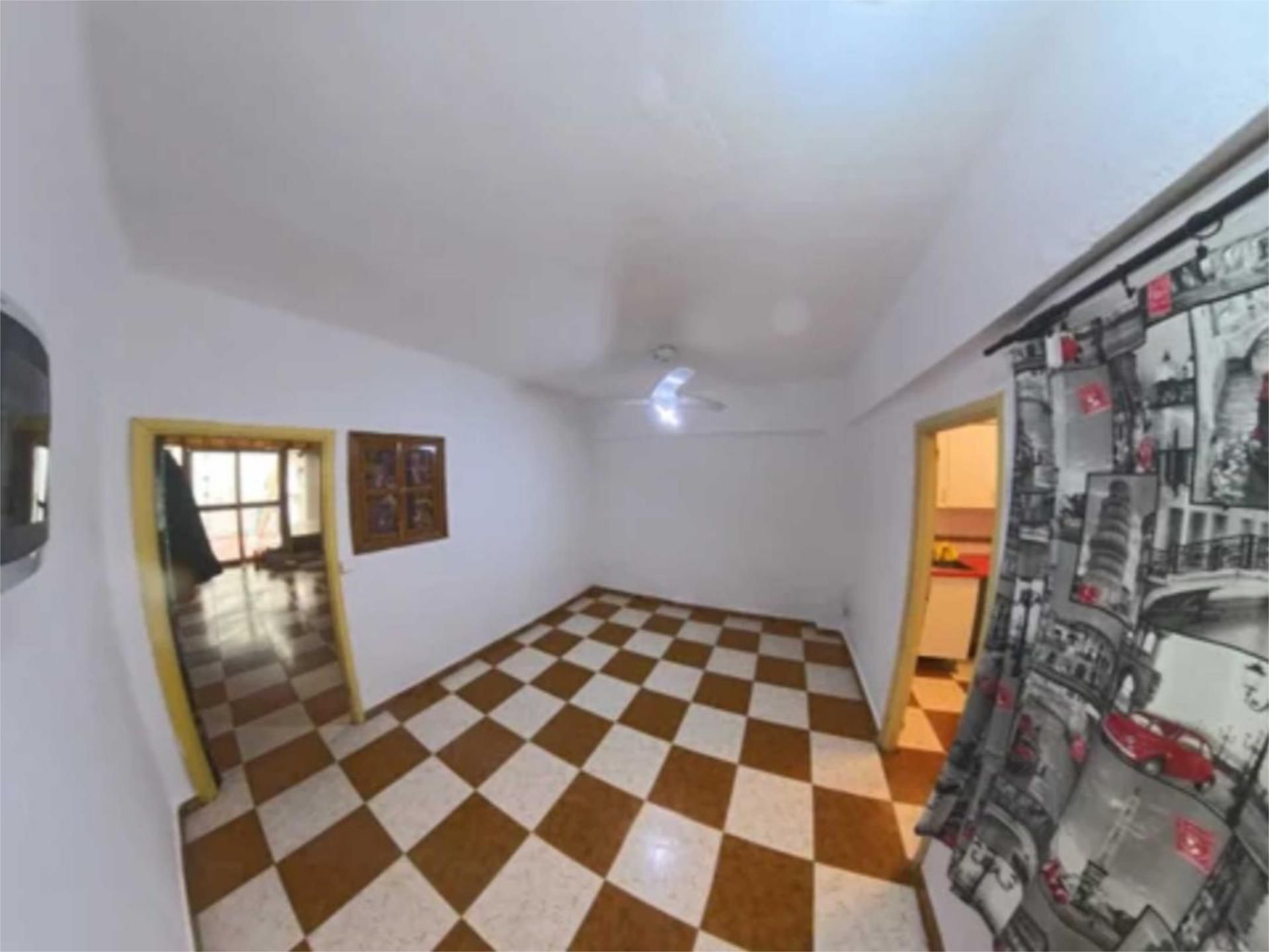 Piso en  Calle del Alcalde de la Cruz Ceballos 8 - Foto 3