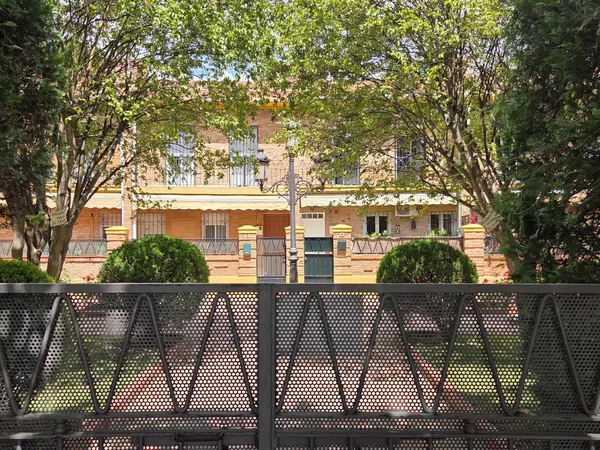 Chalet adosado en Plaza Rocío, 5, Reina Mercedes - Heliópolis - Foto 1