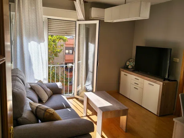 Piso en avenida de las Fuerzas Armadas, 8