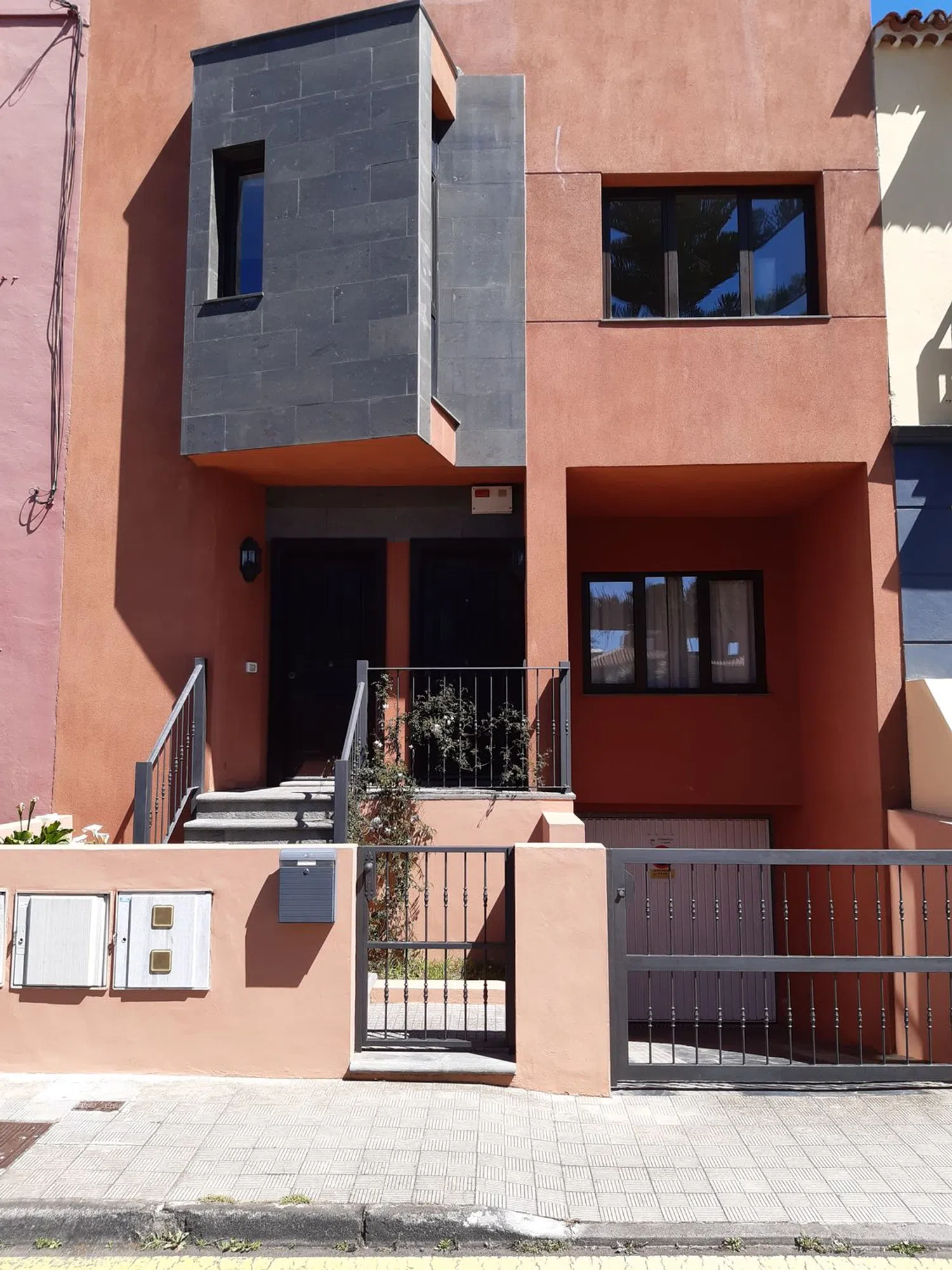 Chalet adosado en calle Elías Zerolo, 9 - Foto 1
