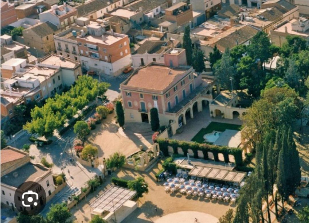 Casa adosada en  Avinguda de Josep Tarradellas 12 - Foto 2