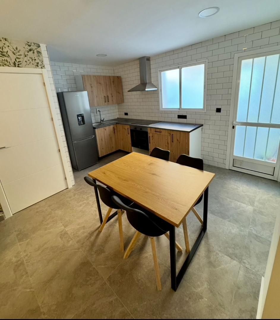 Chalet en  Calle Monachil 9B