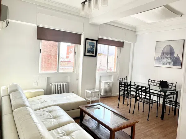 Piso en calle Dulcinea, 61