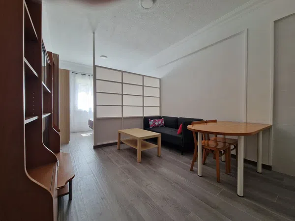 Estudio en calle de Velarde, 9