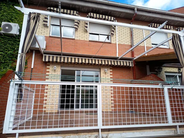 Chalet adosado en Calle del Laurel, 87 - Foto 1
