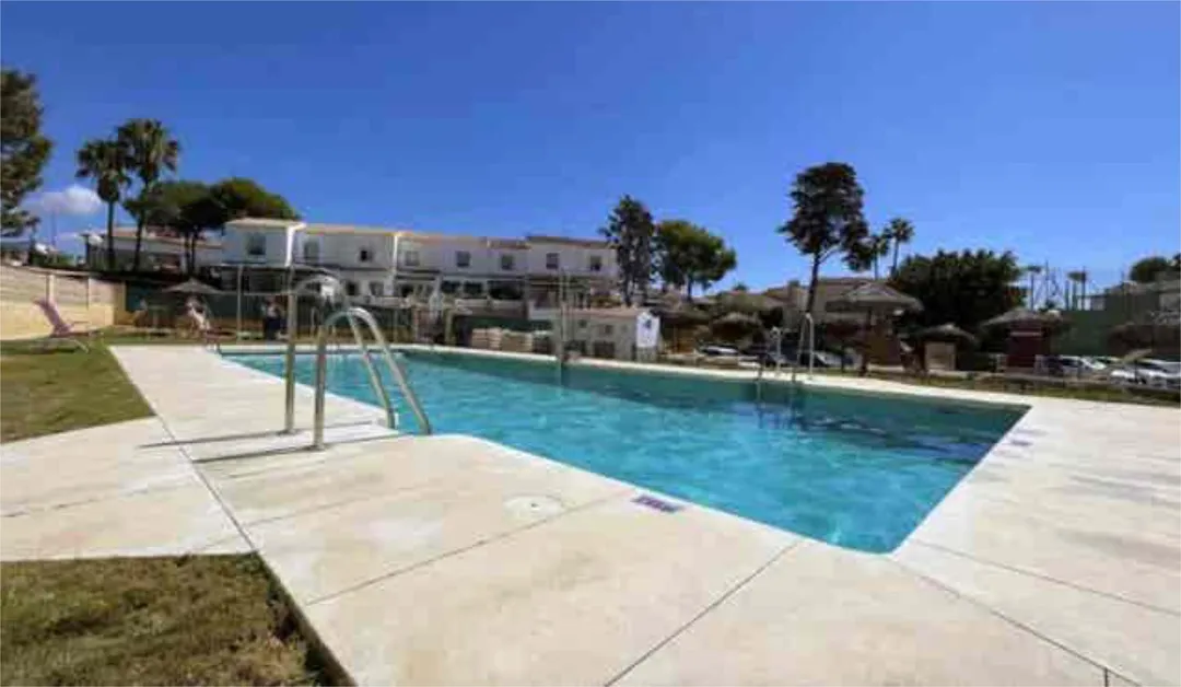 Casa adosada en Urbanización Balcón de Málaga - Foto 4