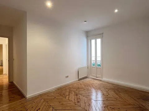 Piso en calle Pez, 36