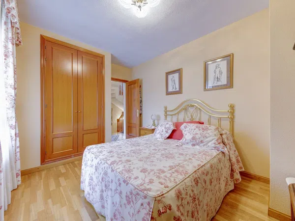 Chalet adosado en Barrio Valdezarza - Foto 30