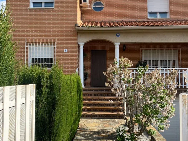 Chalet adosado en Calle Chile, 8 - Foto 2
