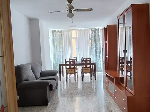 Piso en avenida Doctor Gálvez Ginachero, 15