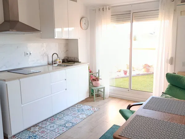 Estudio en calle de Mercè Rodoreda, 35 - Foto 1