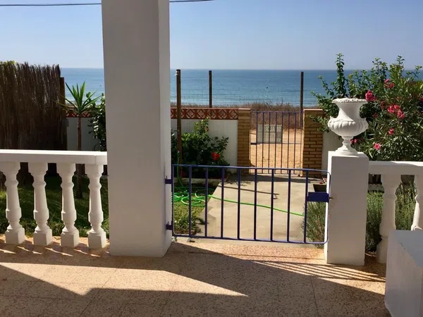 Chalet adosado en Avenida Conquistadores, 163 - Foto 1