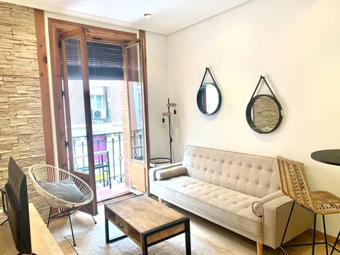 Estudio en calle de Sandoval, 3