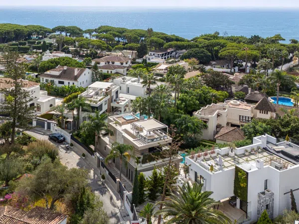 Casa independiente en Barrio La Carolina-Guadalpín - Foto 4