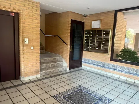 Piso en calle del Valle de Cachemira, 46