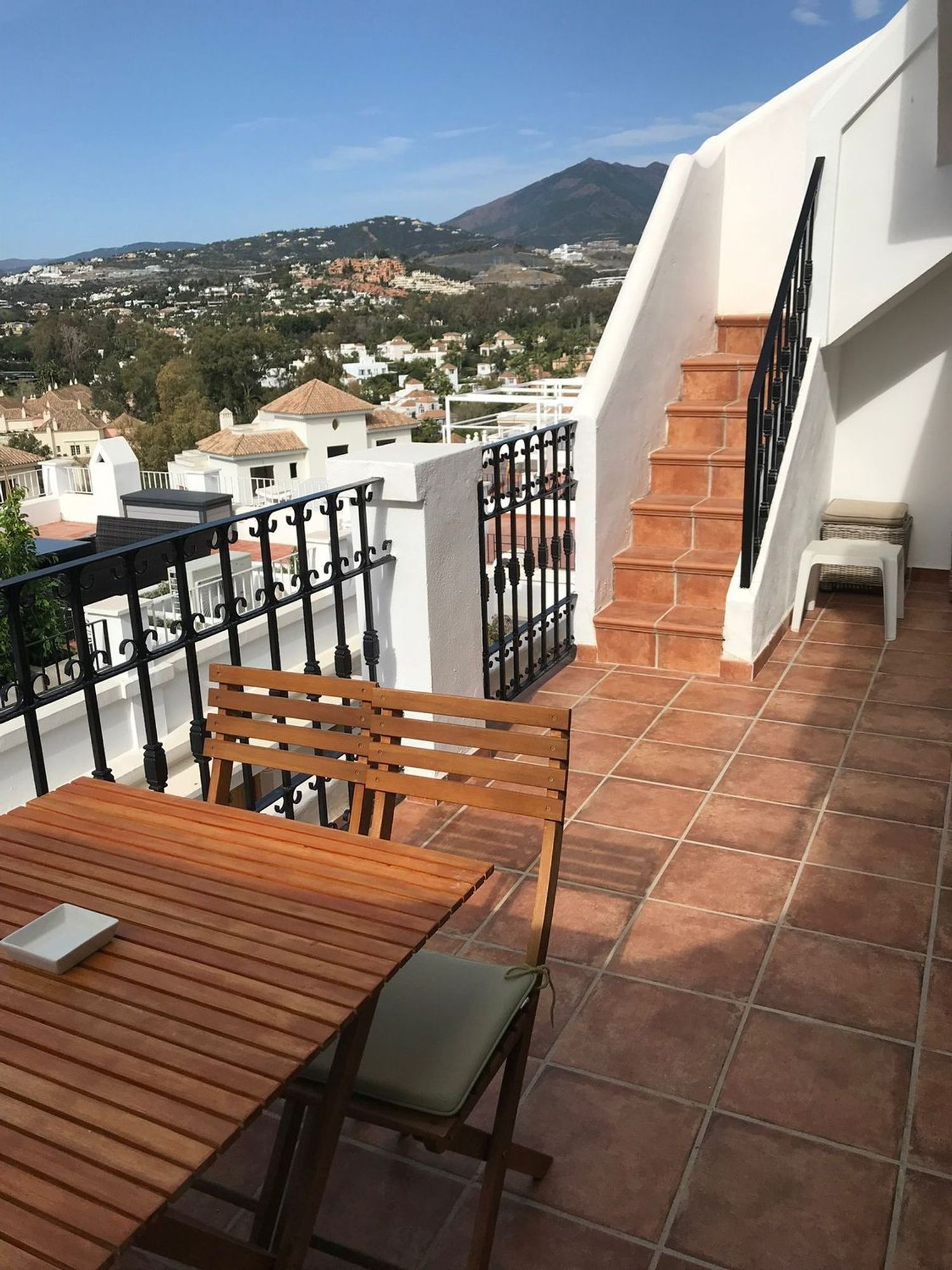 Chalet adosado en Aloha Pueblo, 120, Aloha - Foto 2