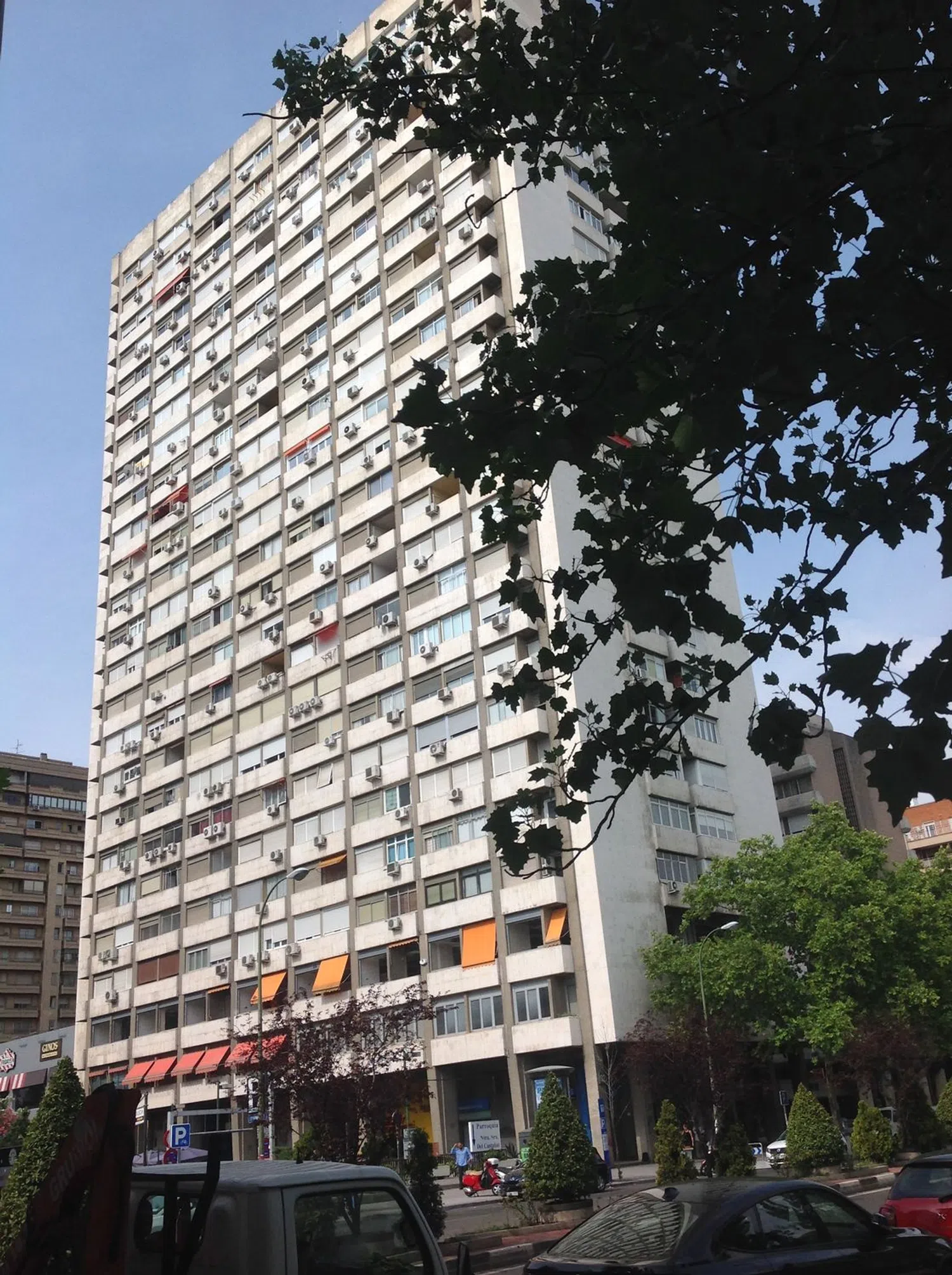 Estudio en avenida del General Perón, 32 - Foto 1
