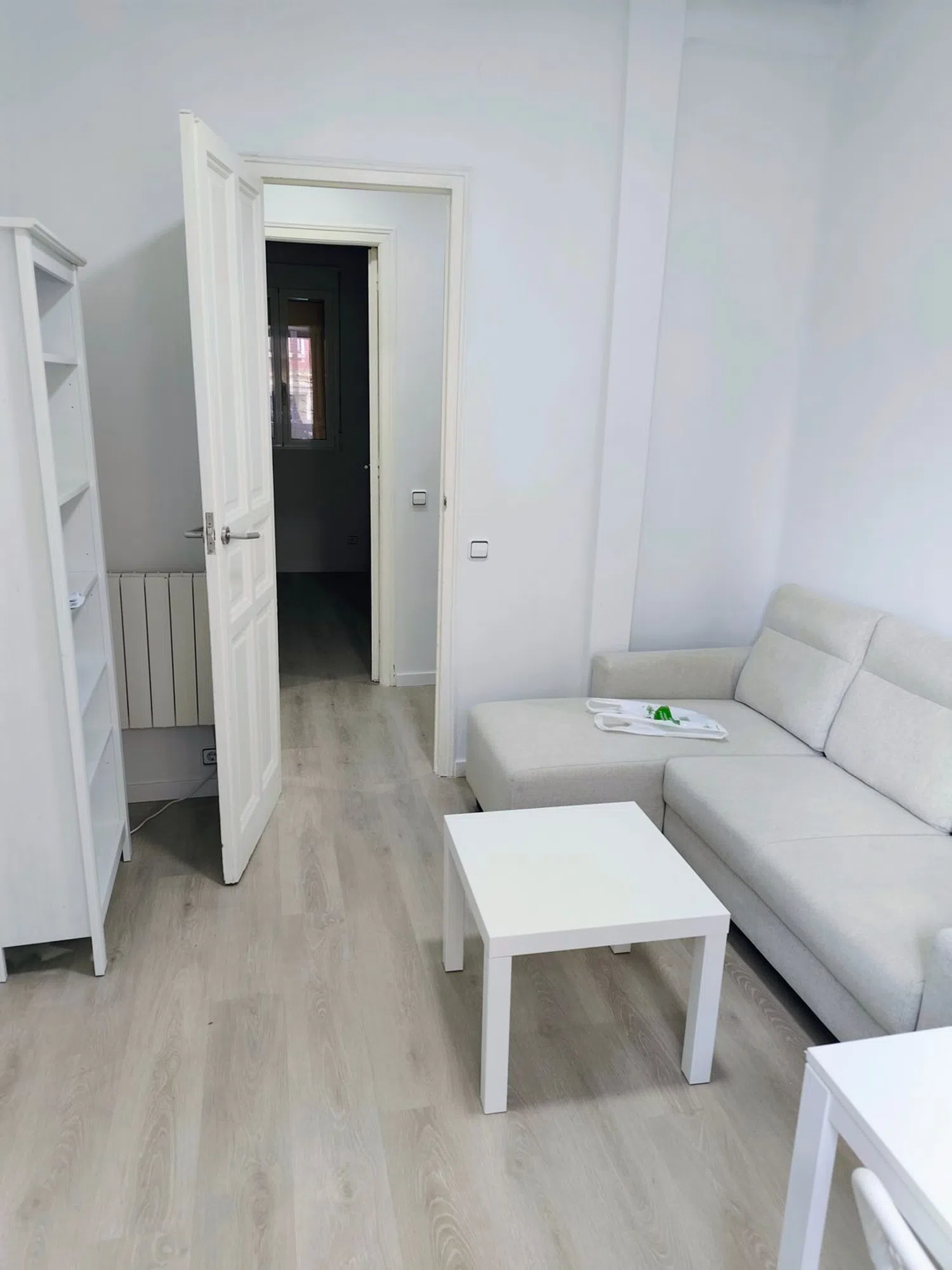 Piso en calle de Guzmán el Bueno, 29 - Foto 3