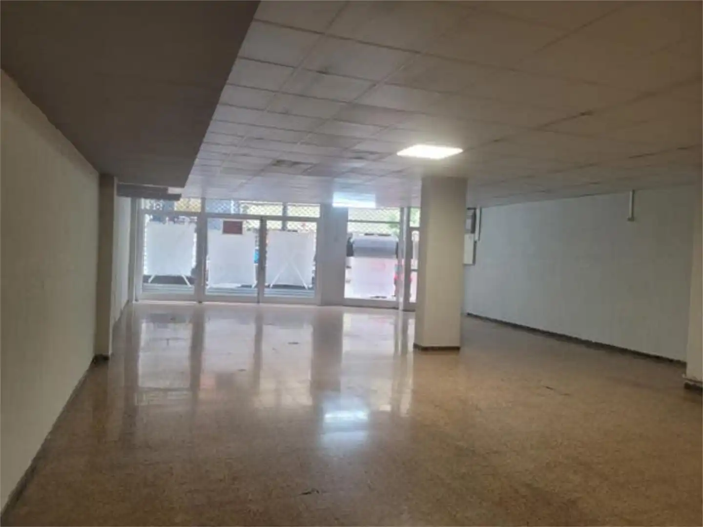 Local comercial en Collblanch Sants - Foto 3