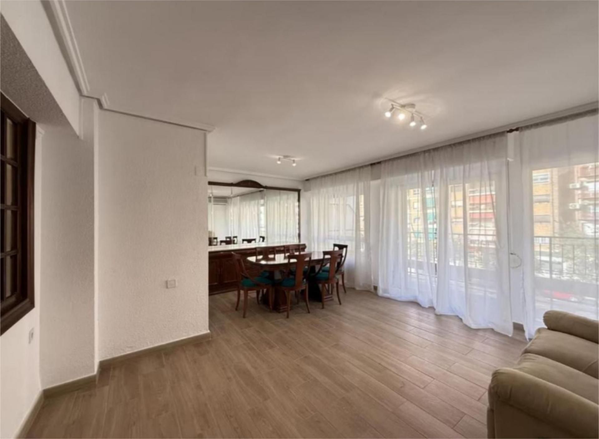 Piso en  Carrer d' Alcàsser 3