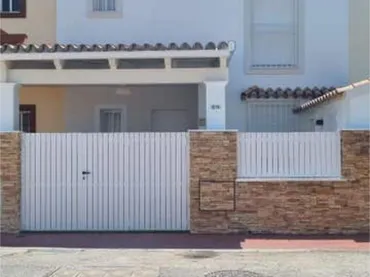 Chalet en Urbanización la atalaya - Foto 2