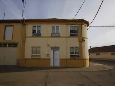 Chalet en casi en el centro del pueblo - Foto 2